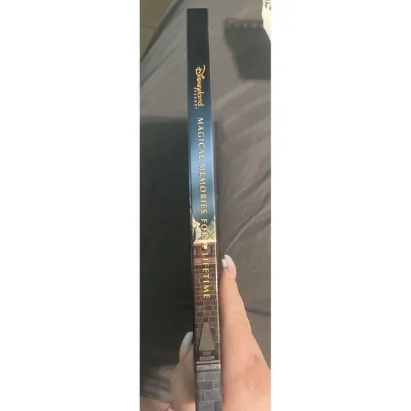 DISNEYLAND RESORT: Magical Memories For‎ A Lifetime by Tim O'Day - HC New - Picture 3 of 4